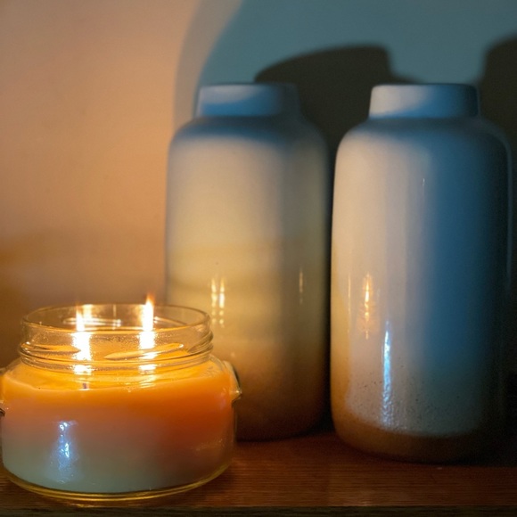 Tyler Candles - 22 oz Jar (1) Orange Vanilla - Picture 5 of 7